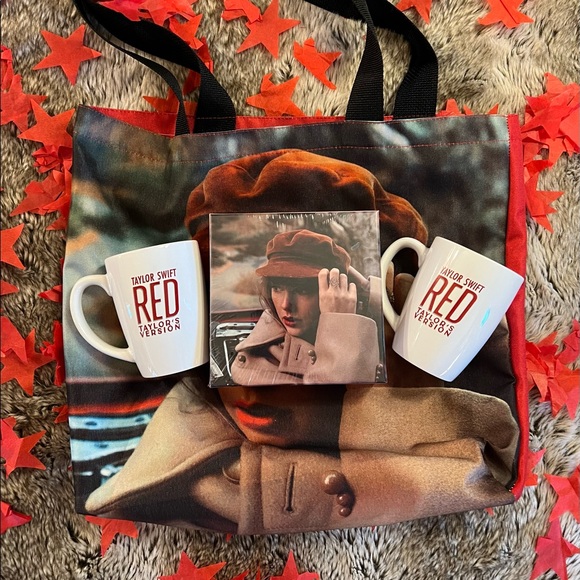 TAYLOR SWIFT RED LIMITED EDITION CAPITAL ONE PROMO BUNDLE- TOTE, MUGS, P… - Picture 2 of 5